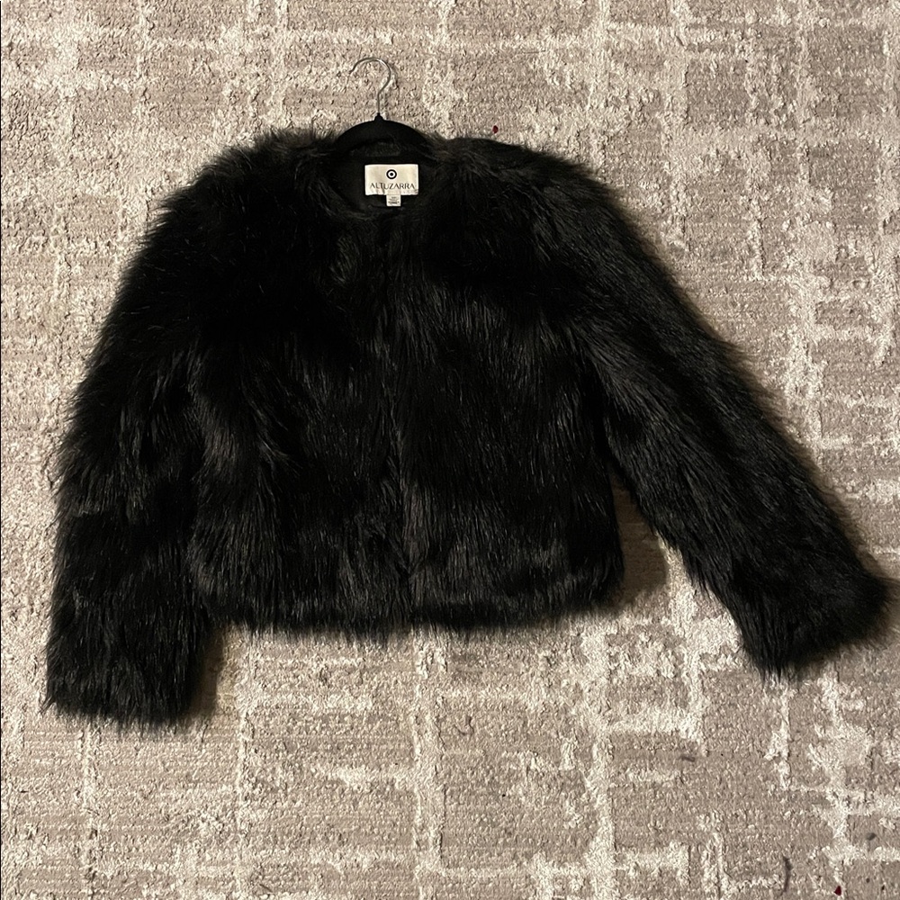 Preowned,mint condition,smoke free 
S/P ALTUZARRA for Target faux fur black coat